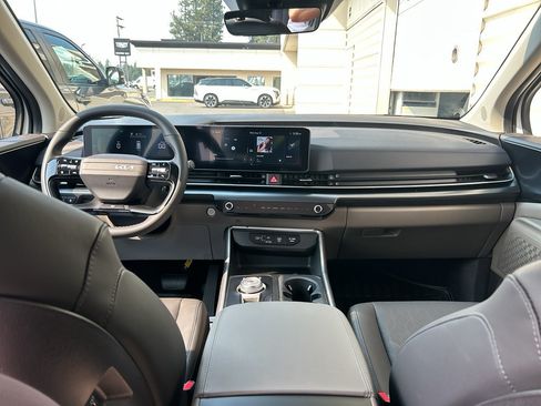 New 2027 Kia Carnival LXS FWD image 18