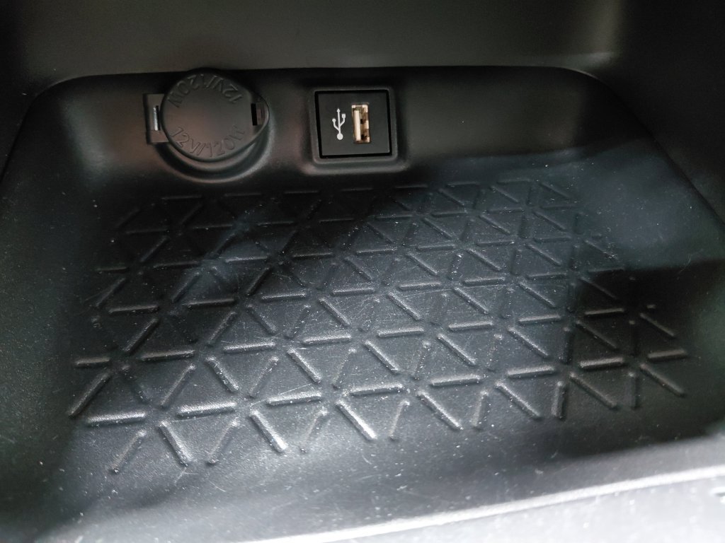 Used 2025 Toyota RAV4 XLE w/ Weather Package AWD/4WD image 31