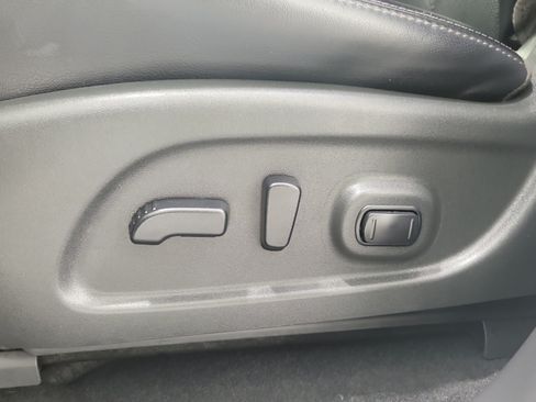 Used 2019 Nissan Pathfinder Platinum FWD image 18