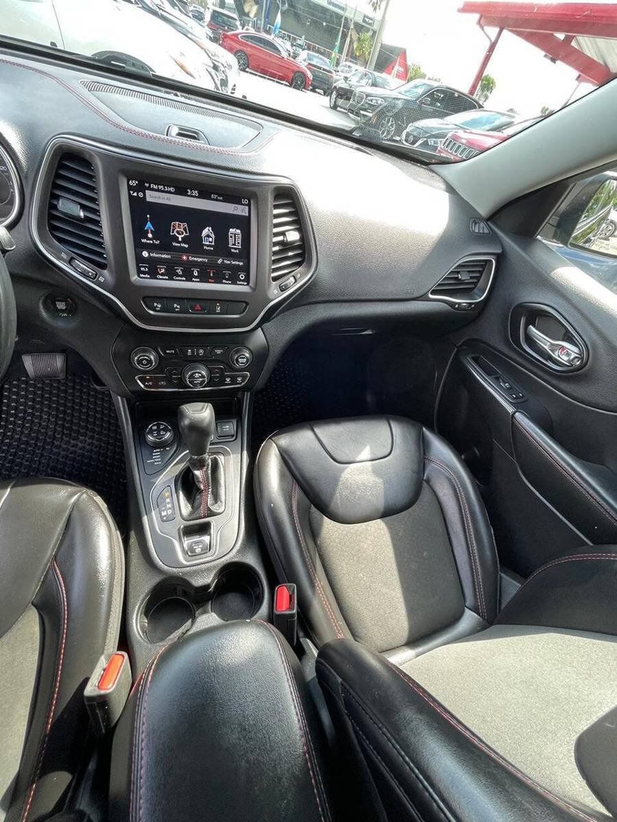 Used 2021 Jeep Cherokee Trailhawk w/ Sun, Sound & Nav Group AWD/4WD image 4
