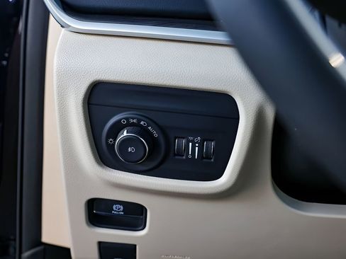 Used 2023 Jeep Grand Cherokee L Limited w/ Luxury Tech Group II image 47