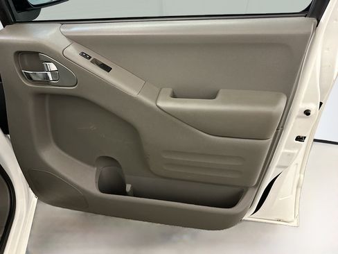 Used 2021 Nissan Frontier SV w/ Midnight Edition Floor Mats image 32