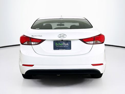 Used 2014 Hyundai Elantra SE w/ Option Group 02 FWD image 7