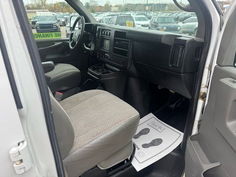 Used 2014 GMC Savana 2500 G2500 Extended Cargo image 9