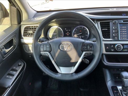 Used 2018 Toyota Highlander Limited image 10