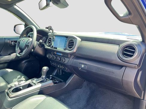 Used 2023 Toyota Tacoma TRD Sport w/ TRD Premium Sport Package AWD/4WD image 29