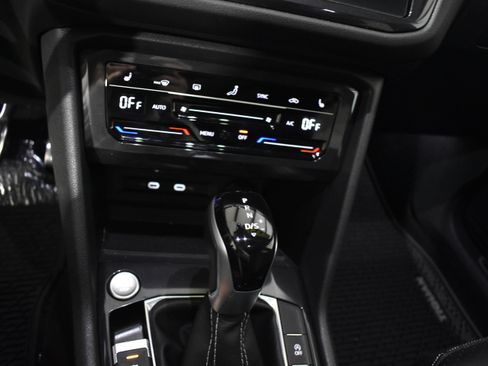 Used 2024 Volkswagen Tiguan SE R-Line image 23