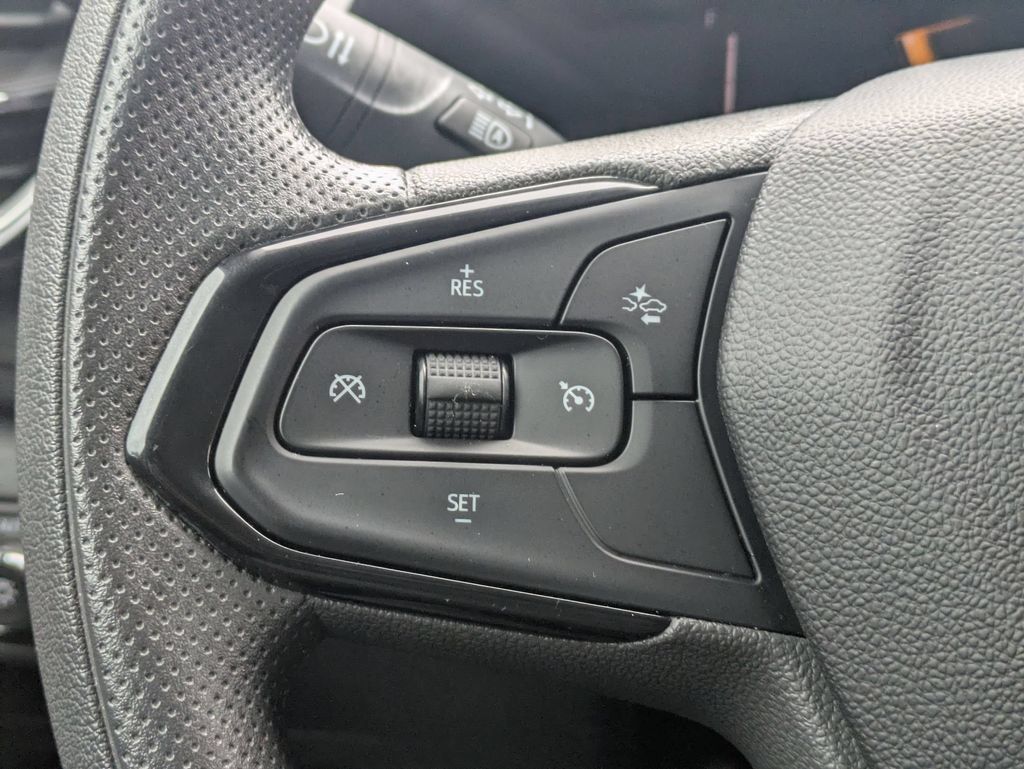 Used 2025 Chevrolet TrailBlazer LT AWD/4WD image 14