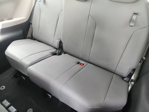 Used 2022 Toyota Sienna XLE FWD image 26