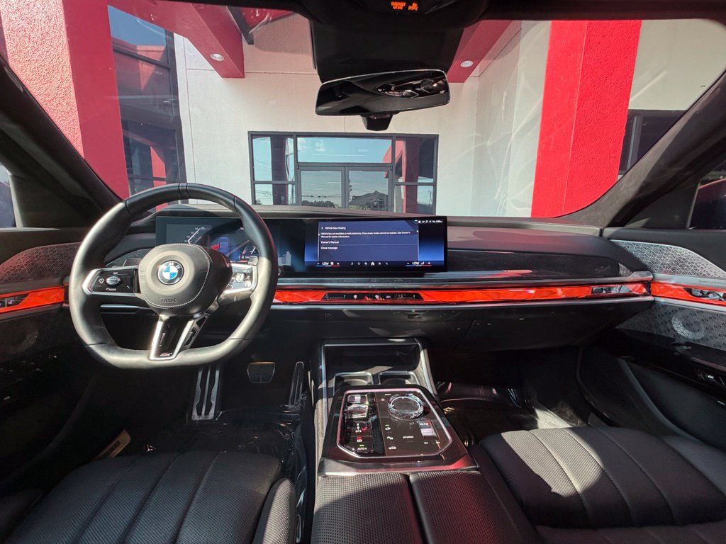 Used 2023 BMW 760i xDrive AWD/4WD image 28
