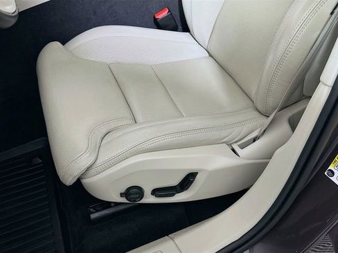 Used 2023 Volvo XC60 B5 Ultimate w/ Climate Package image 21