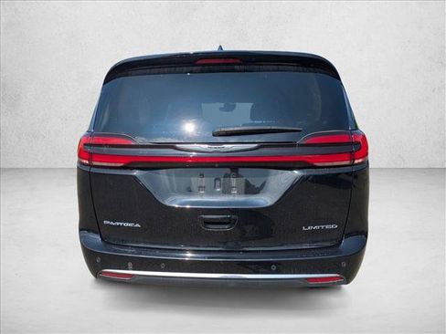Used 2024 Chrysler Pacifica Limited FWD image 6