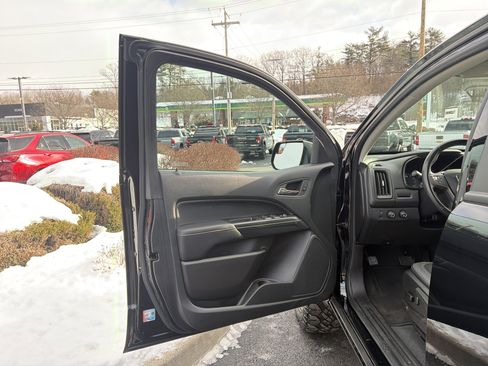 Used 2022 GMC Canyon AT4 w/ Trailering Package image 11