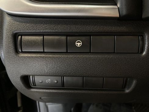 Used 2022 Nissan Rogue SV FWD image 35