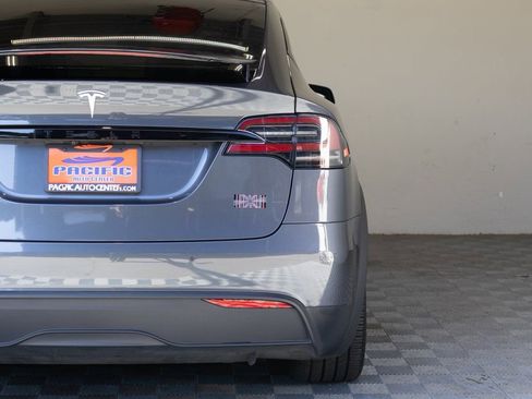 Used 2022 Tesla Model X Plaid image 12