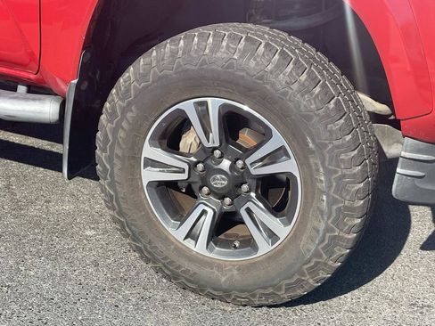 Used 2017 Toyota Tacoma TRD Sport RWD image 10