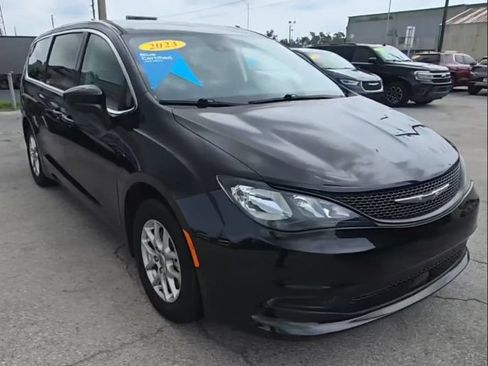 Used 2023 Chrysler Voyager LX FWD image 2