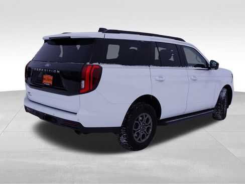 Certified 2025 Ford Expedition Active image 5