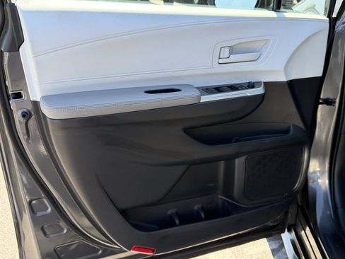 Certified 2025 Toyota Sienna LE FWD image 18