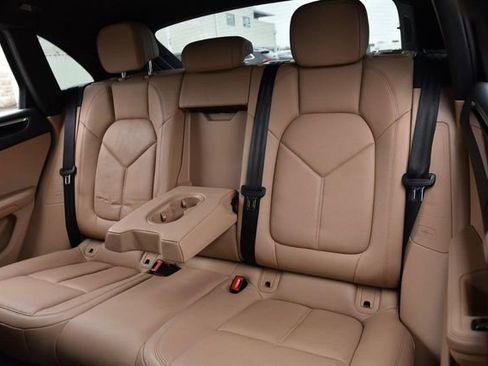 Used 2020 Porsche Macan image 24