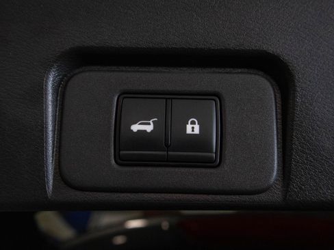 Used 2024 Nissan Rogue SV FWD image 24