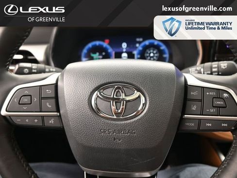 Used 2024 Toyota Highlander Platinum FWD image 14