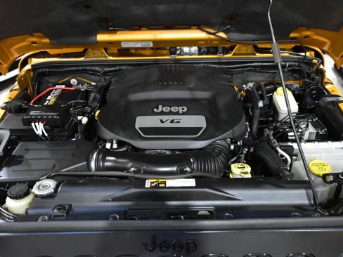 Used 2014 Jeep Wrangler Unlimited Sahara AWD/4WD image 45