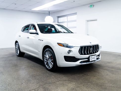Used 2018 Maserati Levante S GranLusso AWD/4WD image 27