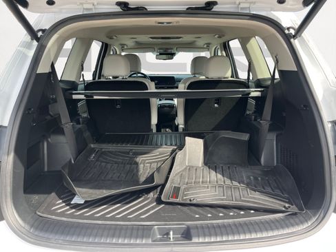 Used 2023 Kia Telluride EX w/ EX Captain's Chair Package AWD/4WD image 12