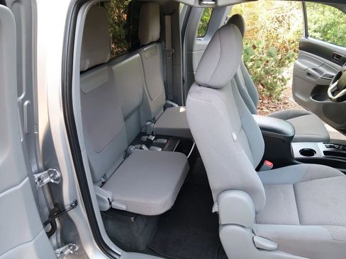 Used 2015 Toyota Tacoma 2WD Access Cab w/ Convenience Package image 29