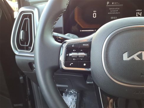Used 2025 Kia Sorento S image 16