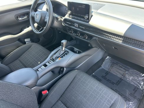 Certified 2025 Honda HR-V LX image 8