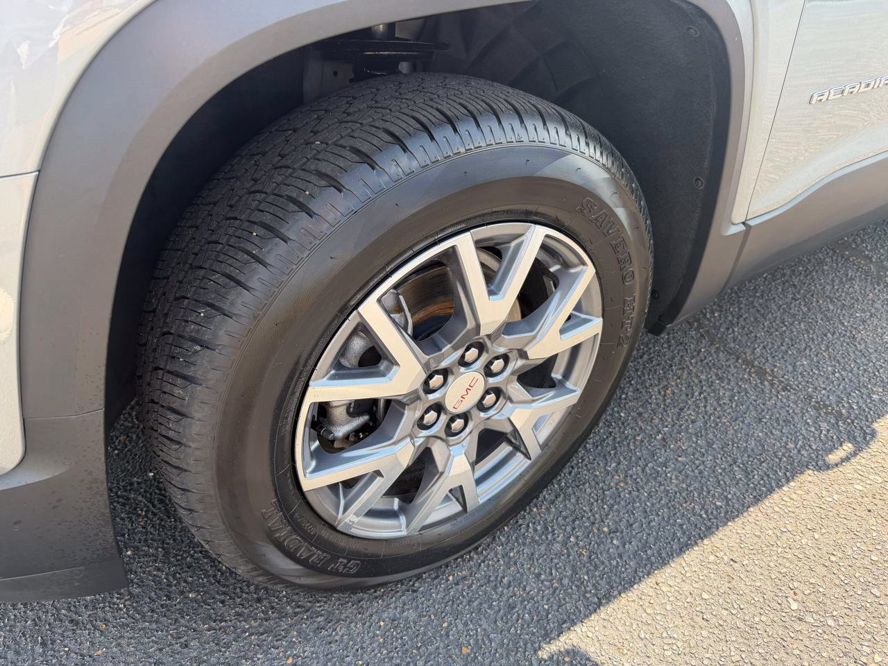 Used 2023 GMC Acadia SLT AWD/4WD image 31