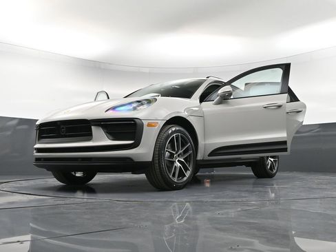 New 2026 Porsche Macan image 38