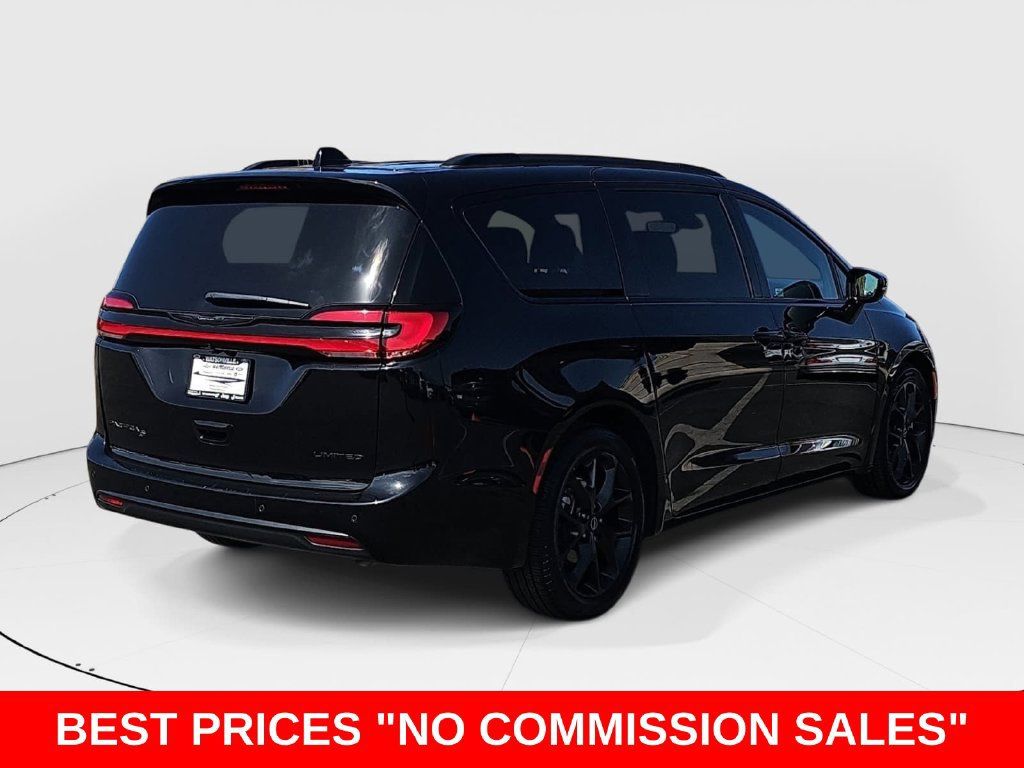 Used 2026 Chrysler Pacifica Limited w/ S Appearance Package FWD image 3