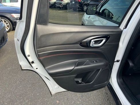 Used 2024 Jeep Compass Trailhawk image 15