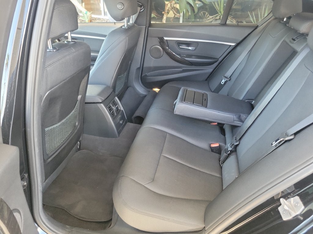 Used 2018 BMW 330i xDrive Sedan AWD/4WD image 13