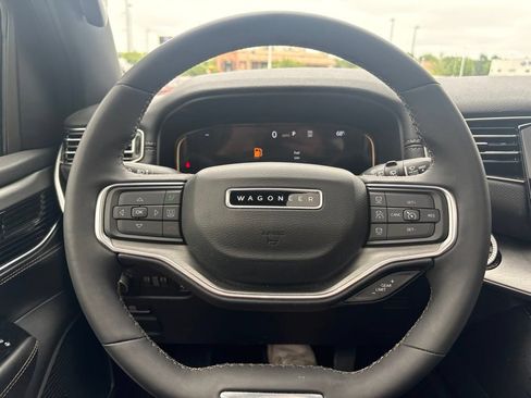 Used 2024 Jeep Wagoneer Series II w/ Convenience Group I AWD/4WD image 17