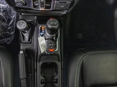 Used 2023 Jeep Wrangler Unlimited Sahara w/ Cold Weather Group AWD/4WD image 29