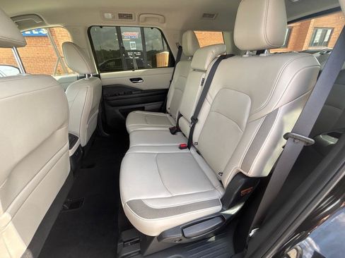 Used 2022 Nissan Pathfinder SL FWD image 23