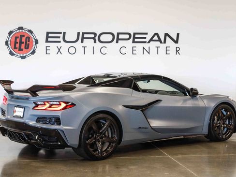 Used 2025 Chevrolet Corvette Z06 RWD image 13