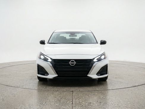 Used 2025 Nissan Altima 2.5 SV FWD image 2