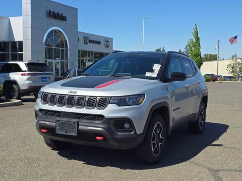 Used 2024 Jeep Compass Trailhawk AWD/4WD image 1