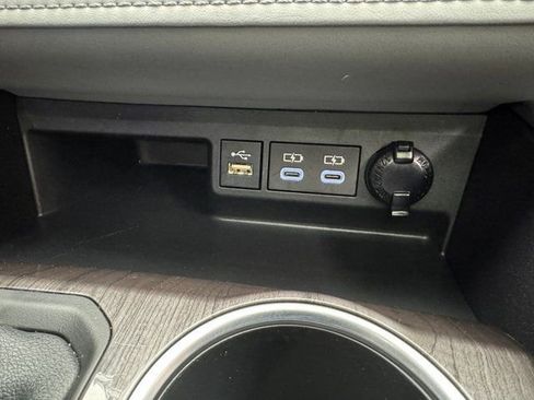 Used 2023 Toyota Highlander Platinum image 14