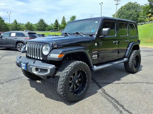 Used 2018 Jeep Wrangler Unlimited Sahara w/ LED Lighting Group AWD/4WD image 7