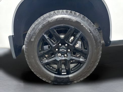Used 2024 Chevrolet Silverado 1500 Custom AWD/4WD image 31
