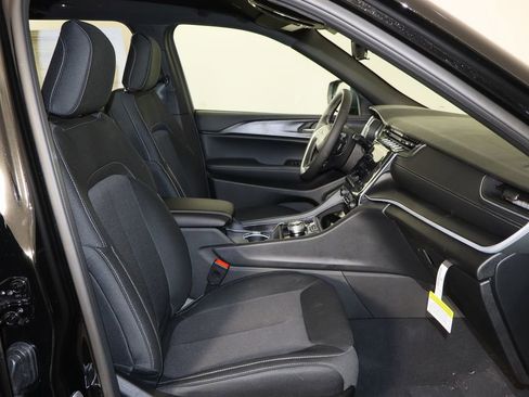 New 2025 Jeep Grand Cherokee Laredo image 19