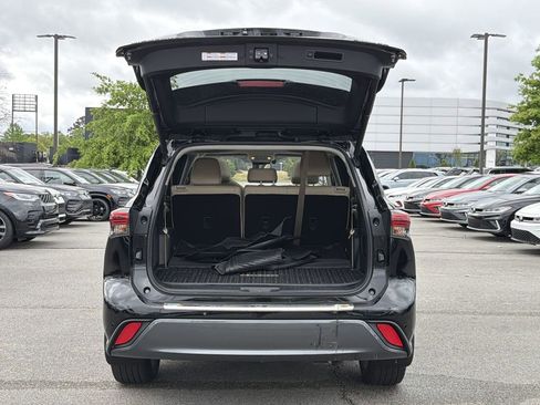 Used 2021 Toyota Highlander Limited image 14