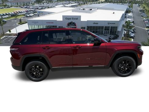 New 2025 Jeep Grand Cherokee Altitude image 4