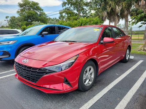 Used 2021 Hyundai Elantra SE FWD image 3